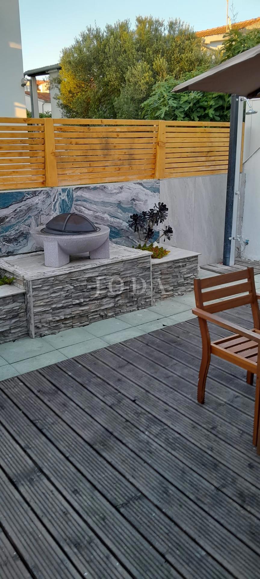 Vodice, casa con parcheggio in posizione eccellente