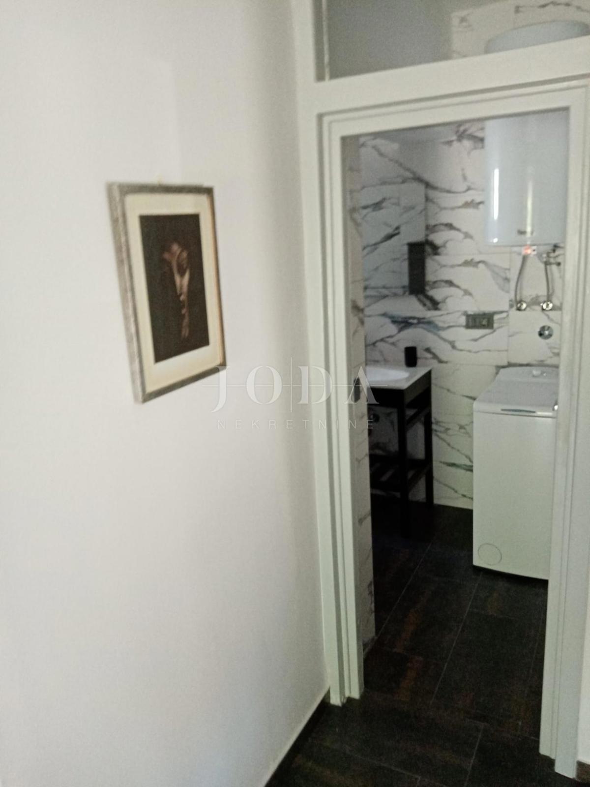 Vodice, casa con parcheggio in posizione eccellente