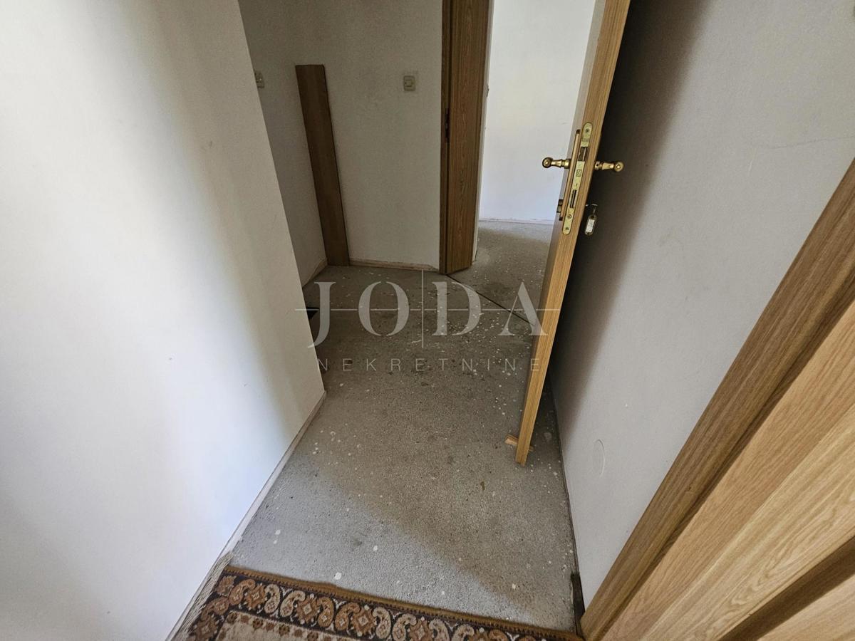 Casa con tre appartamenti vicino a Malinska, isola di Krk