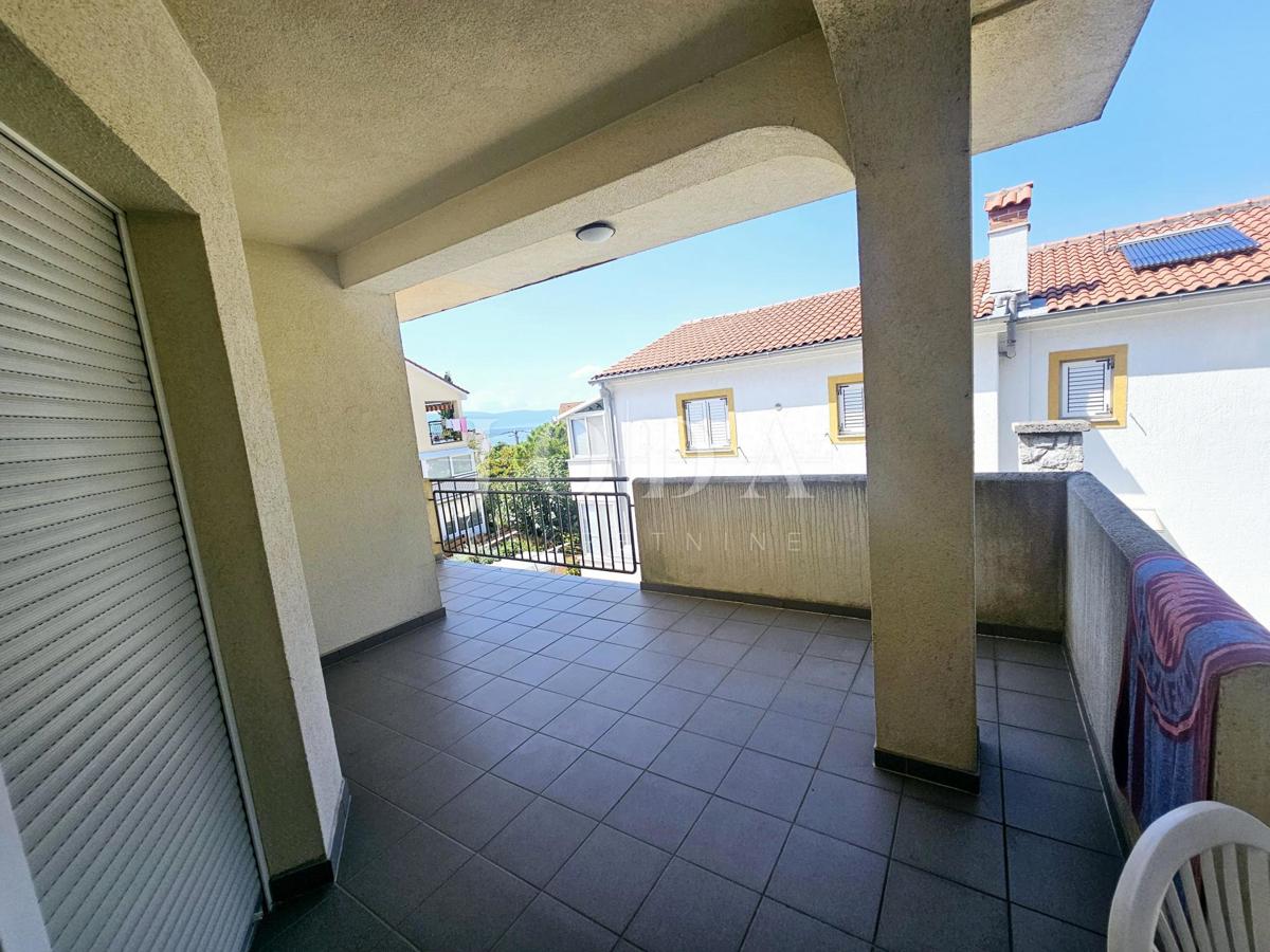 Casa con tre appartamenti vicino a Malinska, isola di Krk