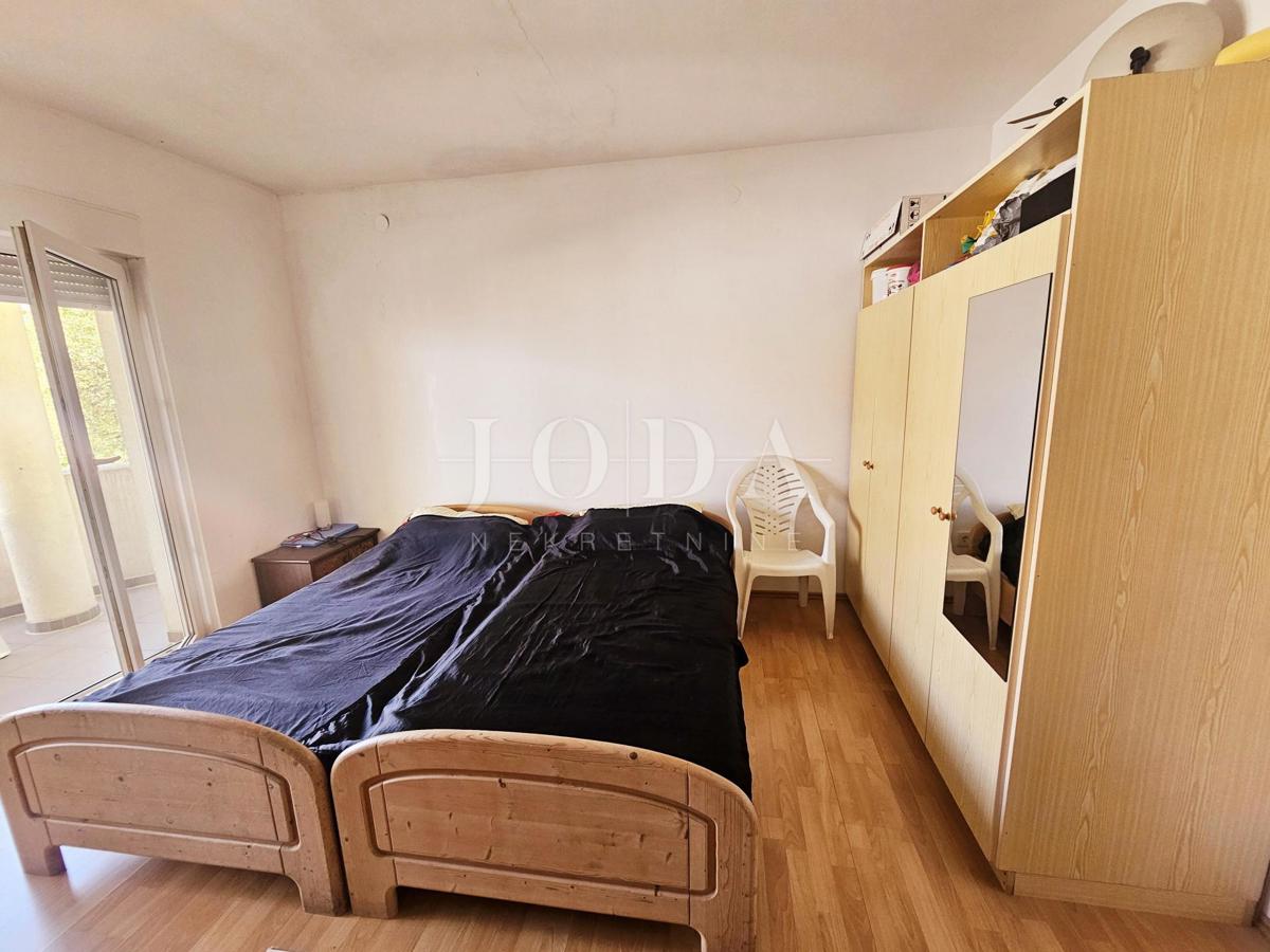 Casa con tre appartamenti vicino a Malinska, isola di Krk