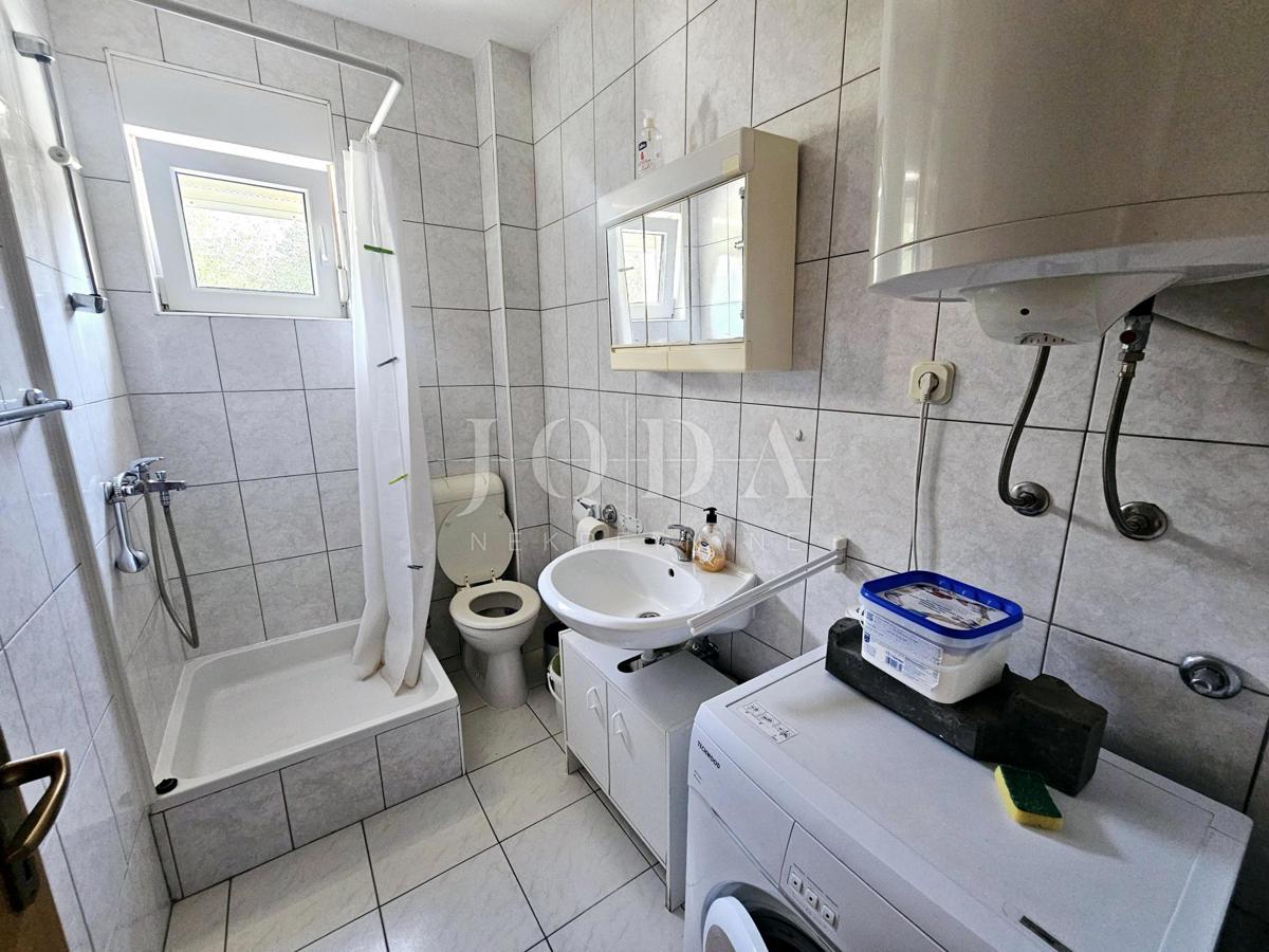 Casa con tre appartamenti vicino a Malinska, isola di Krk