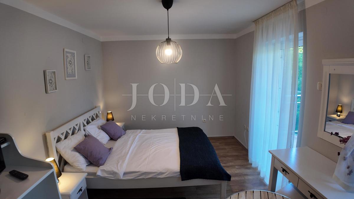 Opportunità di investimento – Casa con appartamenti e piscina a Crikvenica