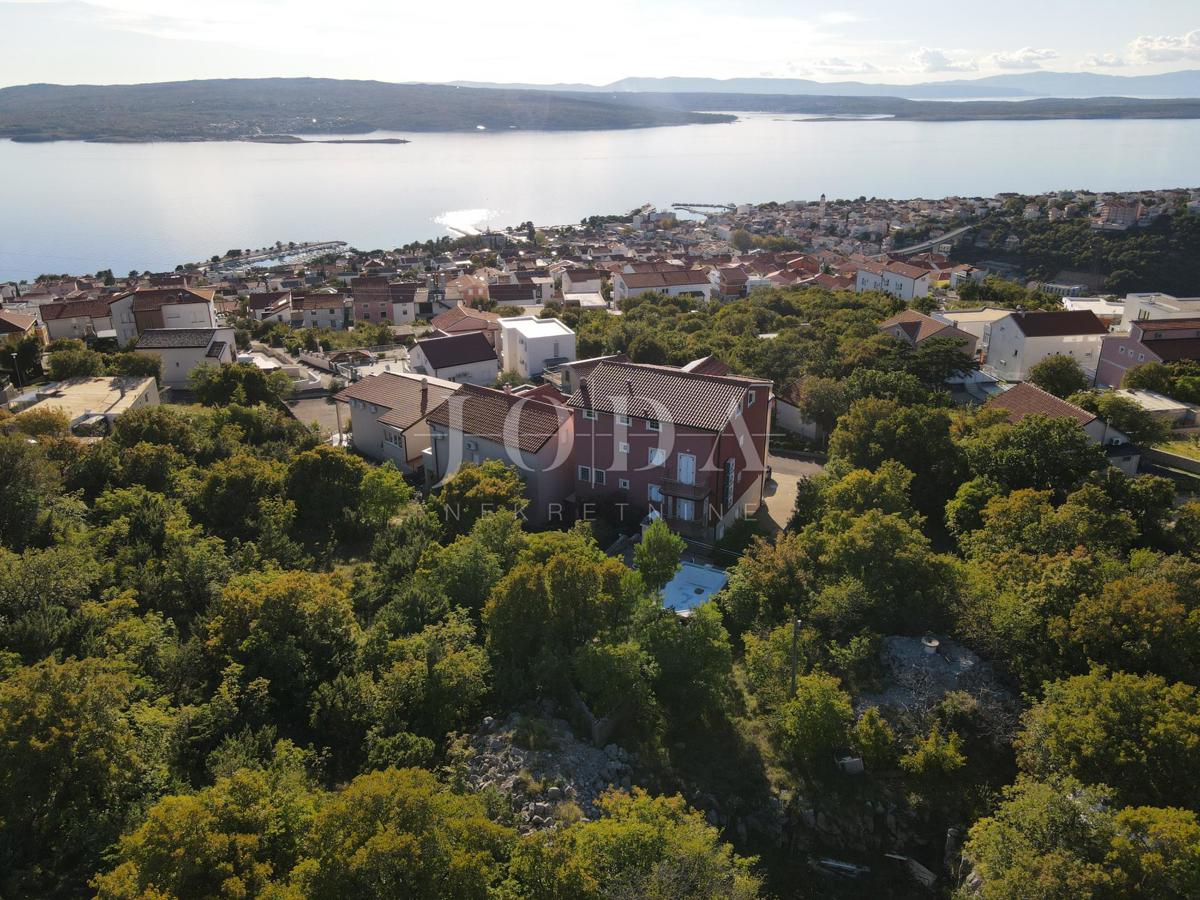 Opportunità di investimento – Casa con appartamenti e piscina a Crikvenica