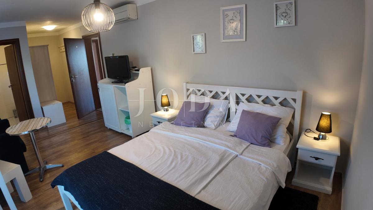 Opportunità di investimento – Casa con appartamenti e piscina a Crikvenica