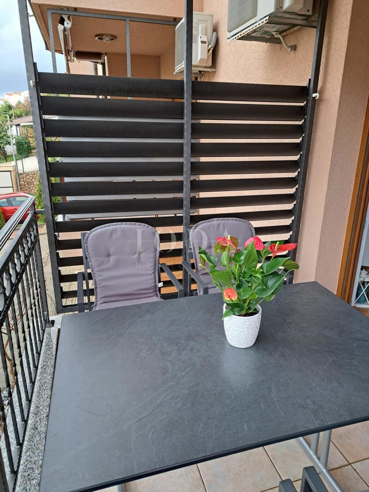 Crikvenica, appartamento al piano terra in ottima posizione