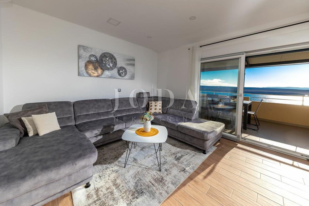 Moderno appartamento duplex con due terrazze e vista aperta sul Golfo del Quarnaro