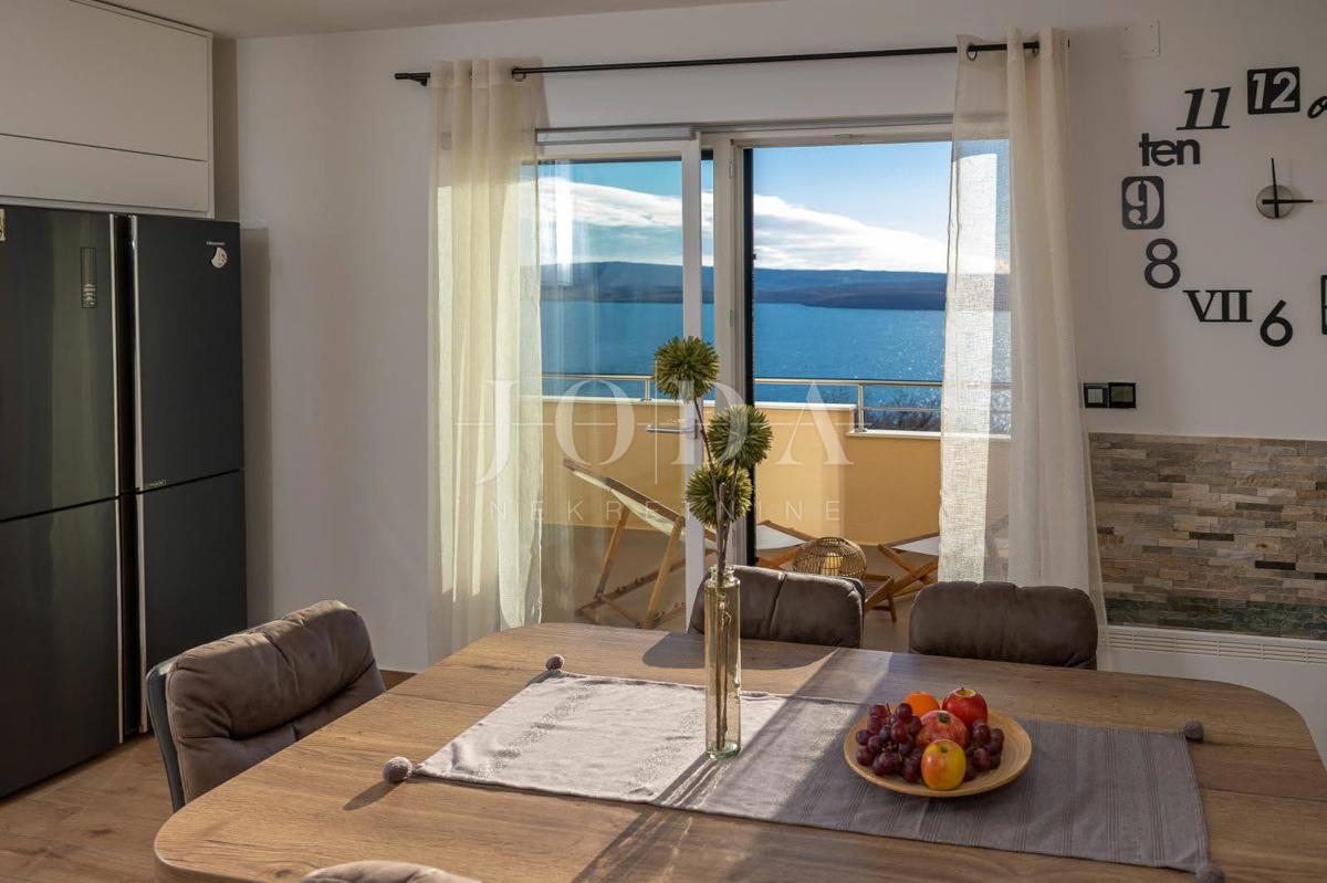 Moderno appartamento duplex con due terrazze e vista aperta sul Golfo del Quarnaro