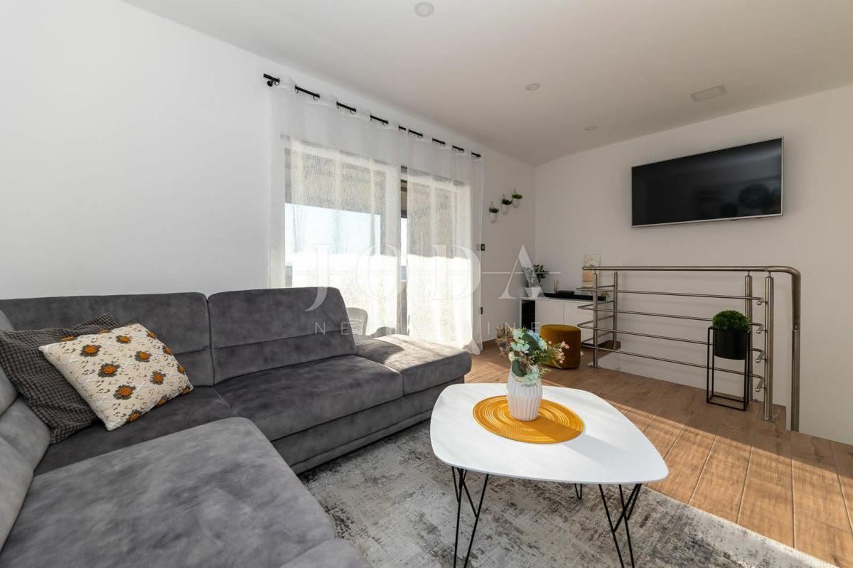 Moderno appartamento duplex con due terrazze e vista aperta sul Golfo del Quarnaro