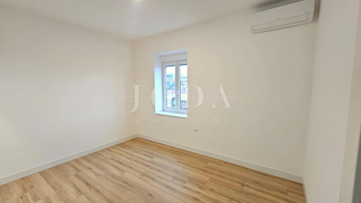 Appartamento completamente ristrutturato di 57 m² – Centro allargato di Novi Vinodolski, vicino al mare