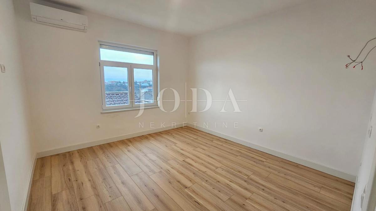 Appartamento completamente ristrutturato di 57 m² – Centro allargato di Novi Vinodolski, vicino al mare