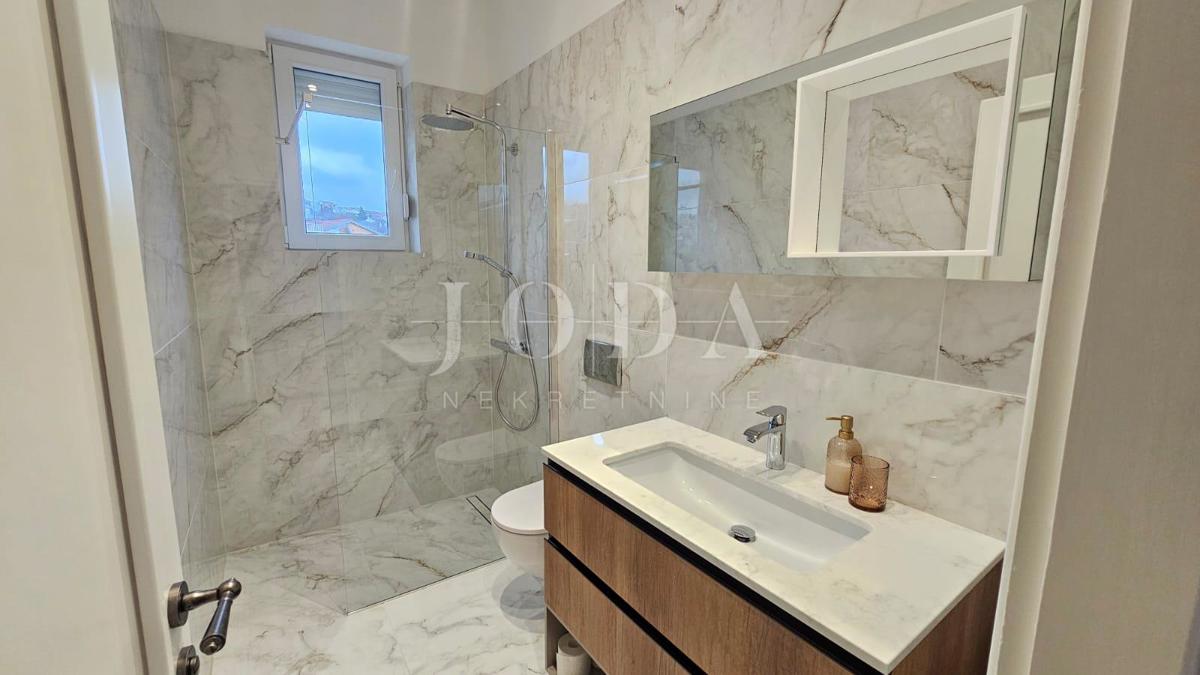 Appartamento completamente ristrutturato di 57 m² – Centro allargato di Novi Vinodolski, vicino al mare