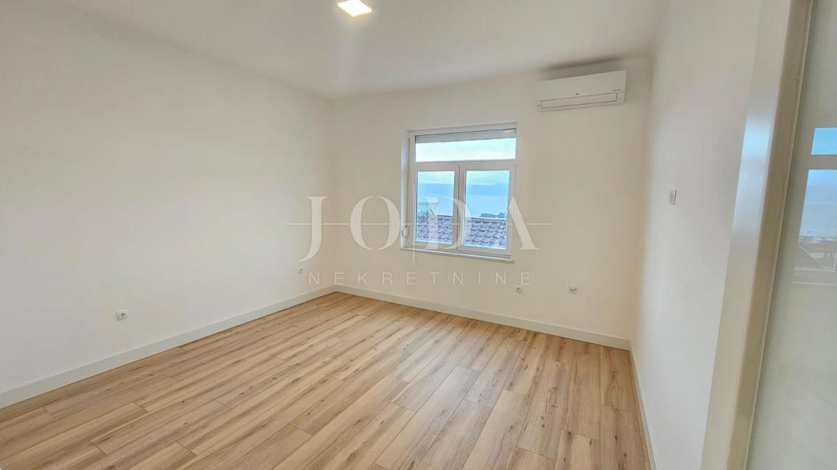 Appartamento completamente ristrutturato di 57 m² – Centro allargato di Novi Vinodolski, vicino al mare