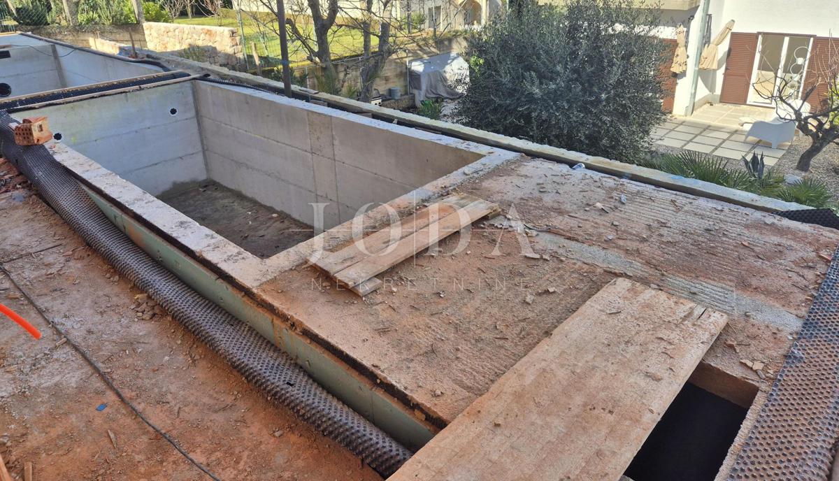 Vendesi casa a schiera con piscina