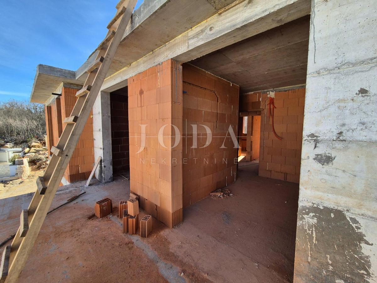 Vendesi casa a schiera con piscina