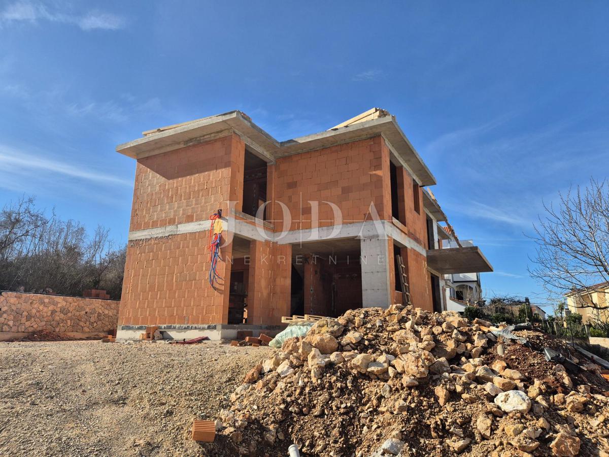 Vendesi casa a schiera con piscina