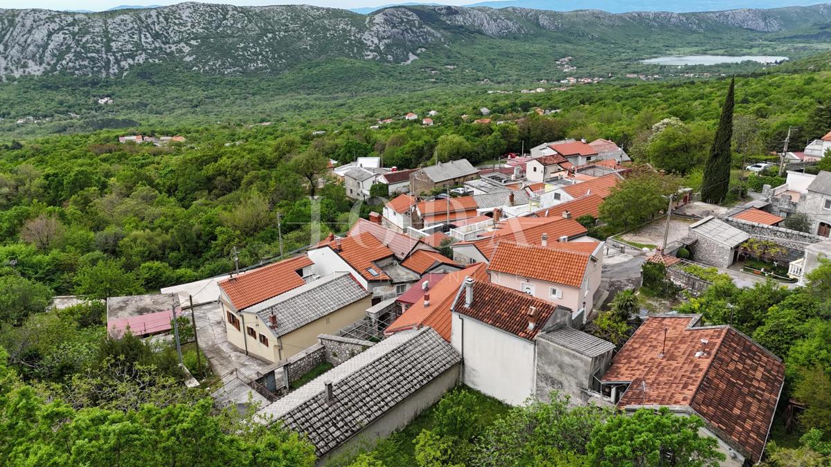 Casa in pietra con vista mare + terreno 1.400 m² | Baretići, Grižane