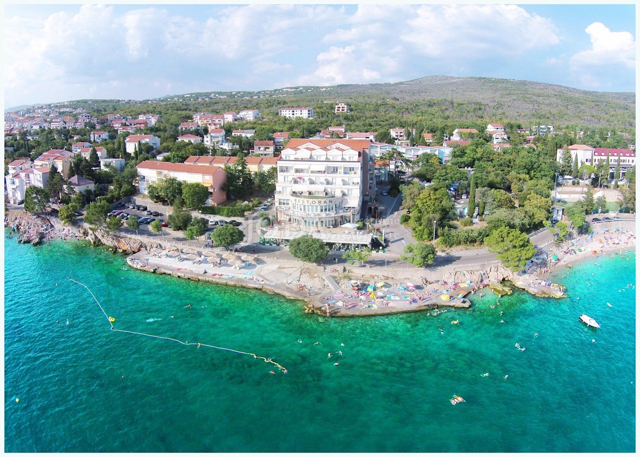 Hotel in vendita, prima fila al mare