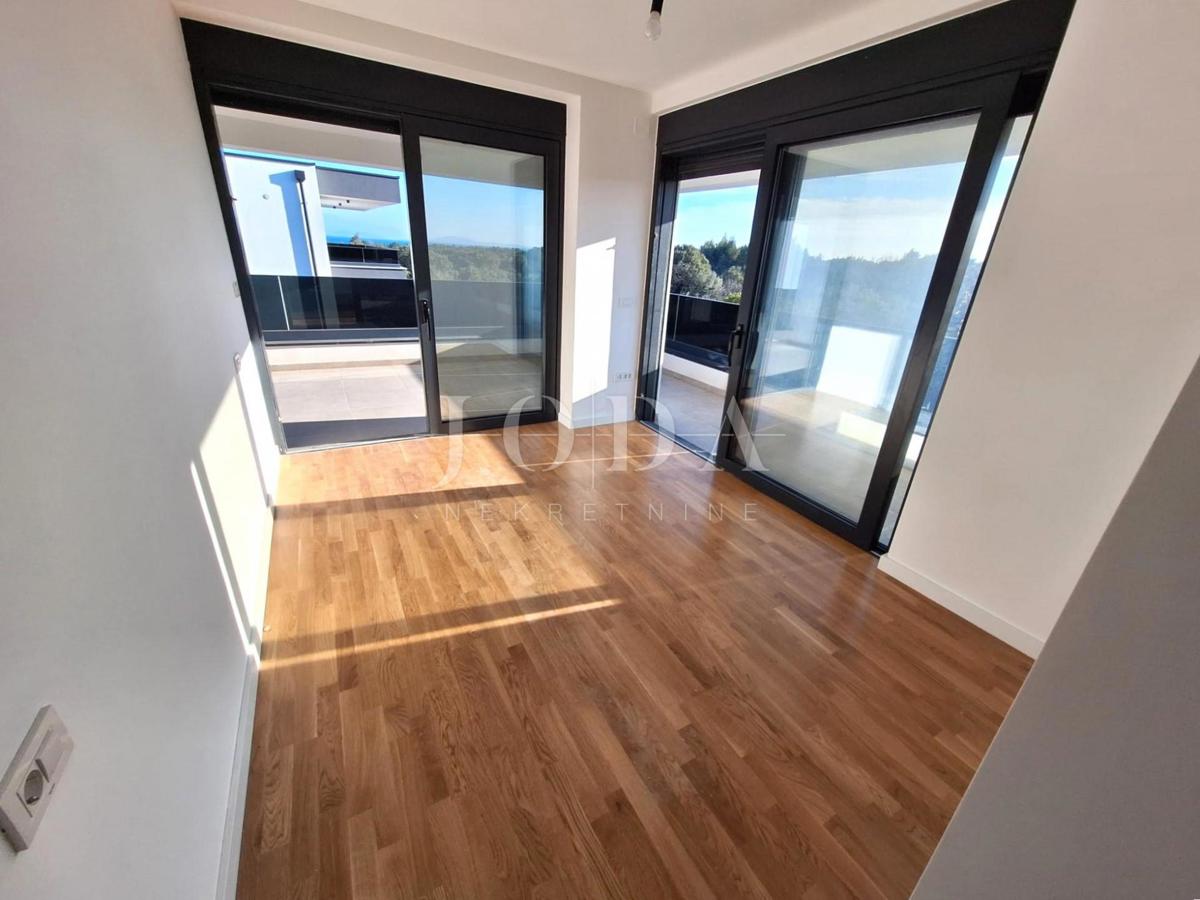 Luxury apartment with pool and terrace, city of Krk