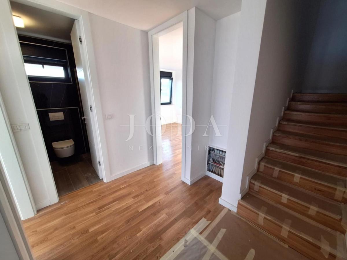 Luxury apartment with pool and terrace, city of Krk