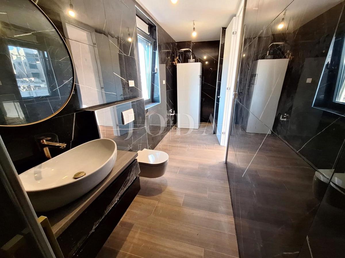 Luxury apartment with pool and terrace, city of Krk