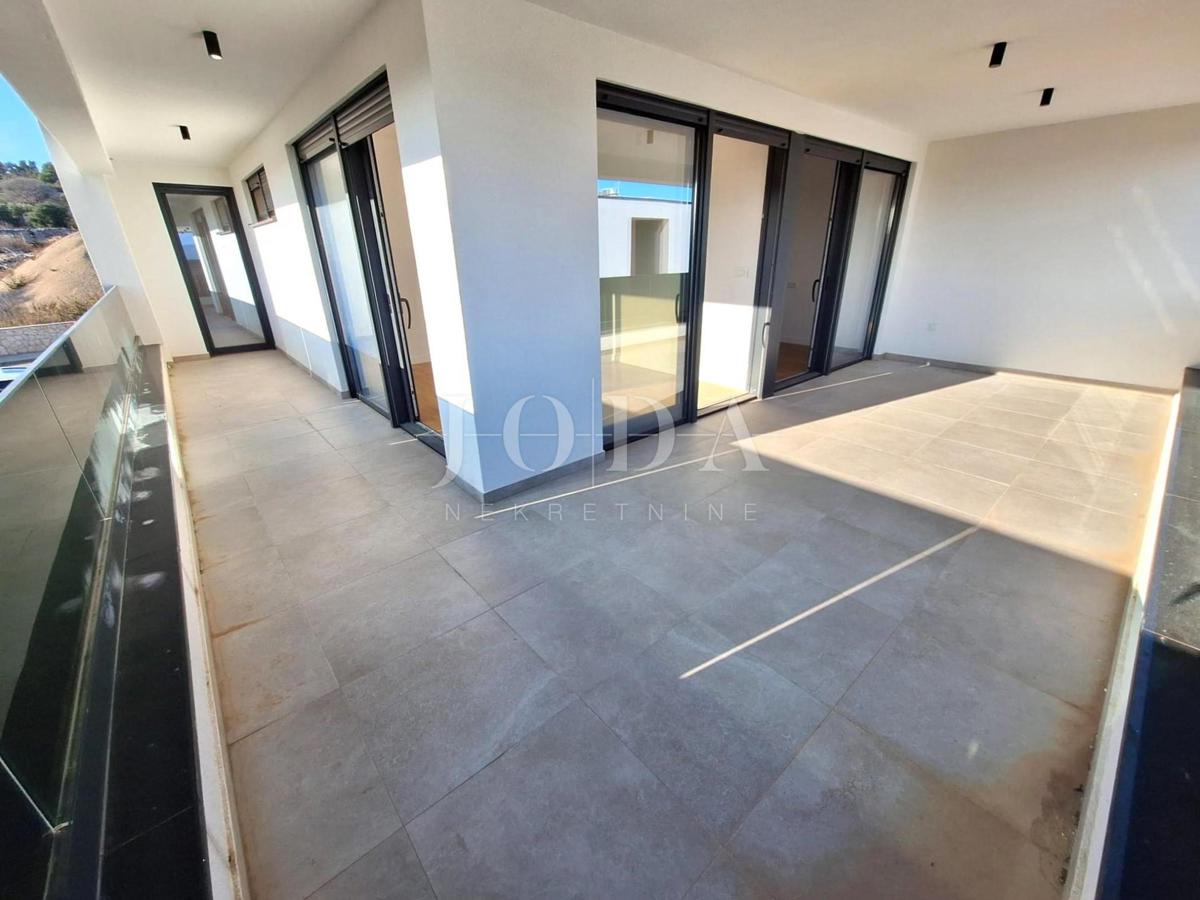 Luxury apartment with pool and terrace, city of Krk