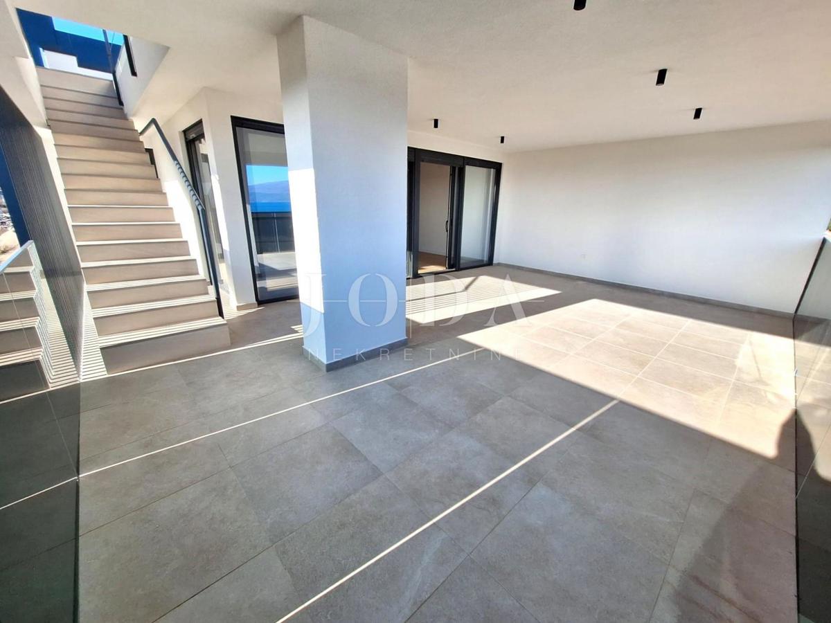 Luxury apartment with pool and terrace, city of Krk