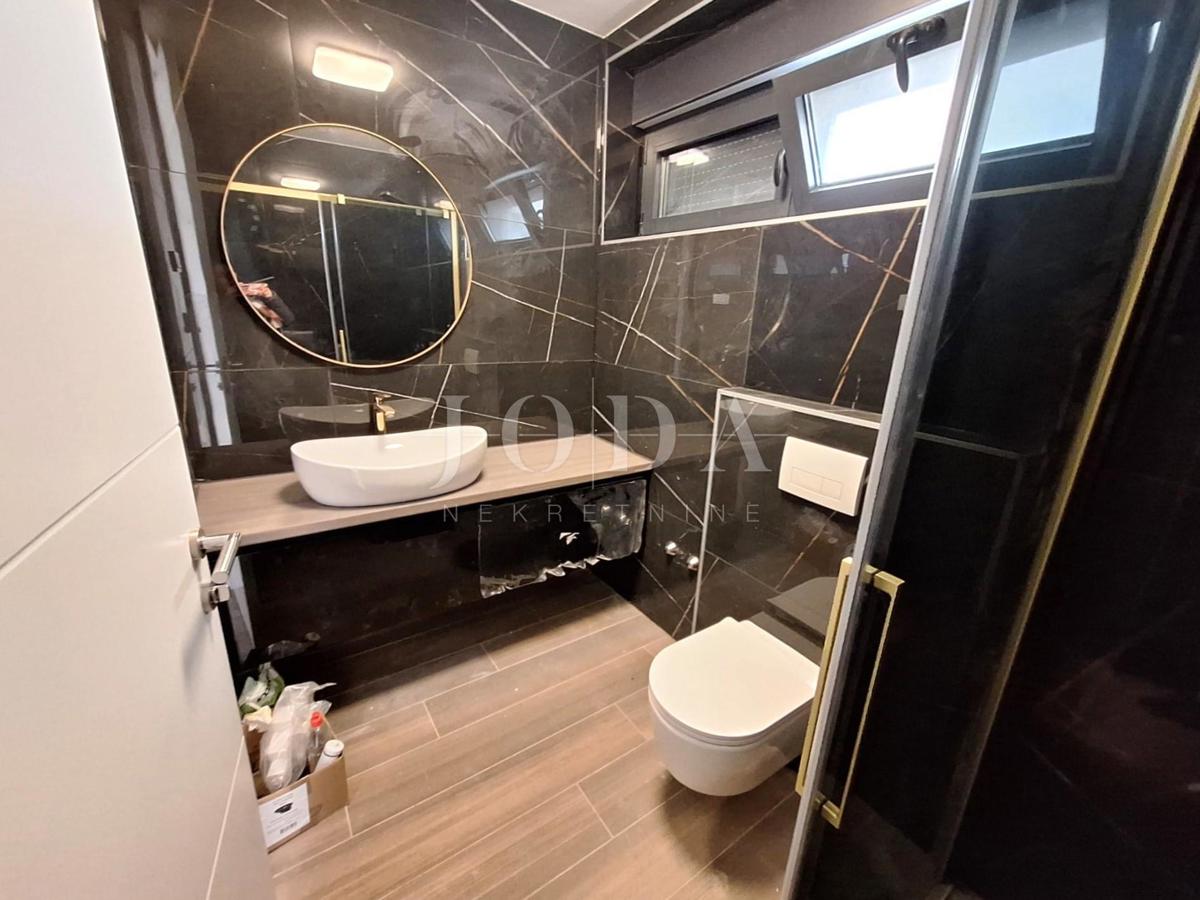 Luxury apartment with pool and terrace, city of Krk