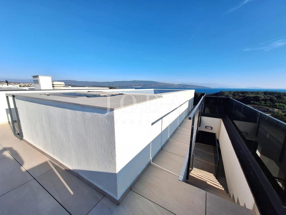 Luxury apartment with pool and terrace, city of Krk