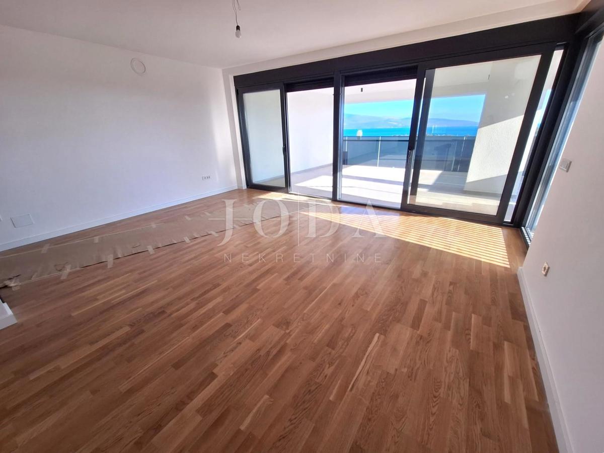 Luxury apartment with pool and terrace, city of Krk