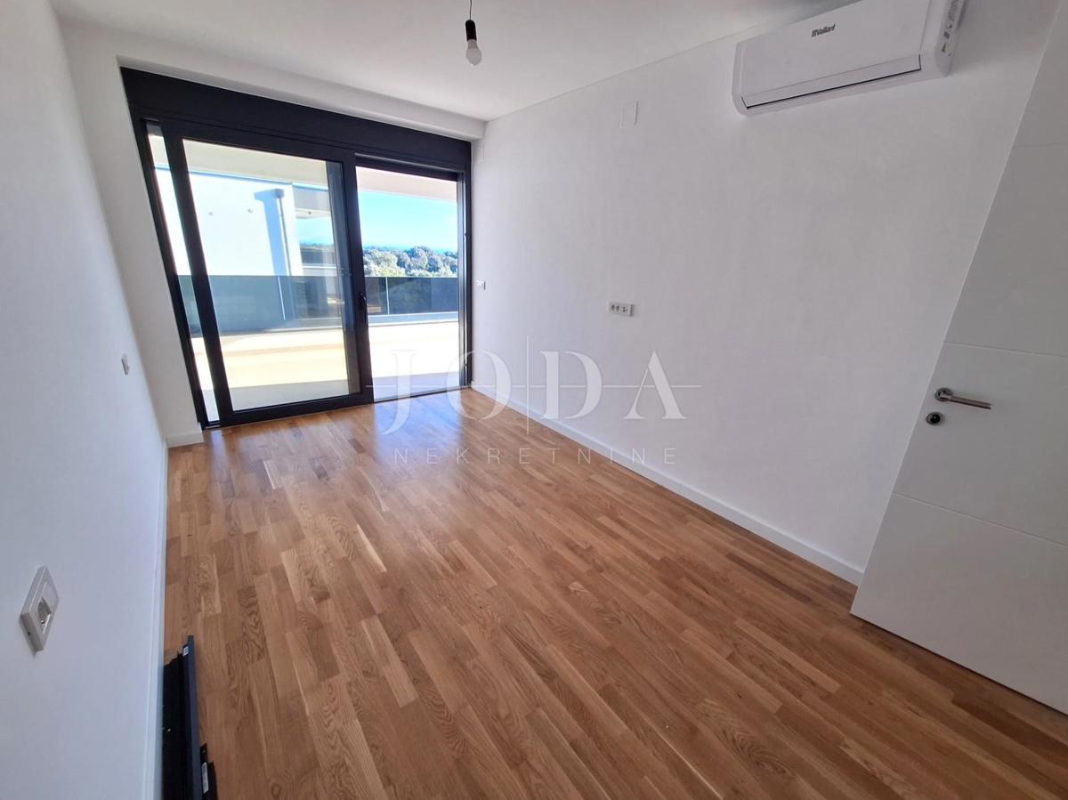 Luxury apartment with pool and terrace, city of Krk