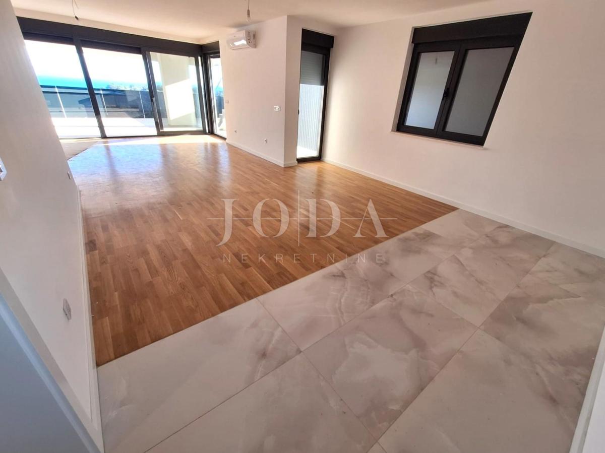 Luxury apartment with pool and terrace, city of Krk