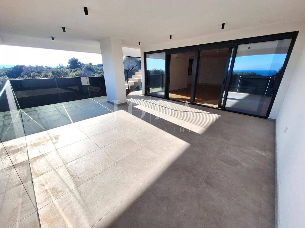 Luxury apartment with pool and terrace, city of Krk