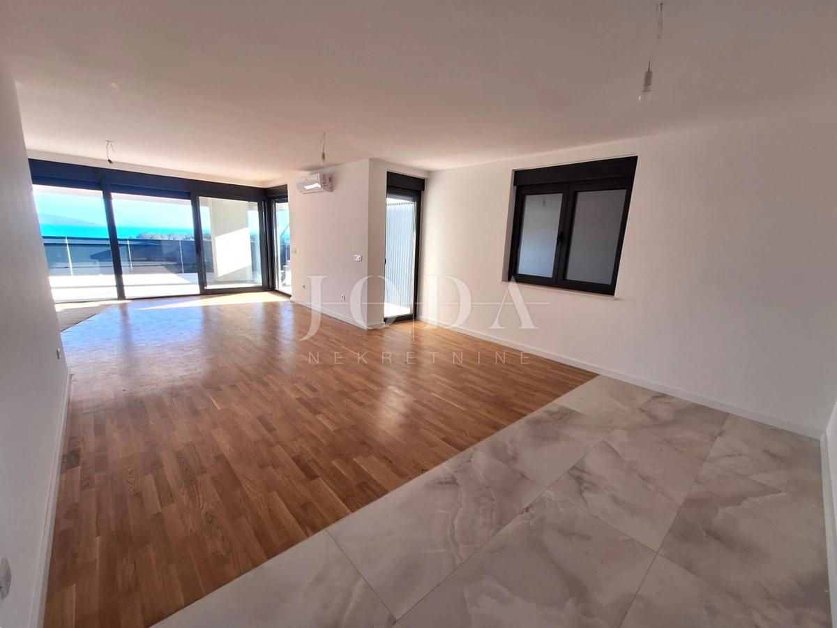 Luxury apartment with pool and terrace, city of Krk