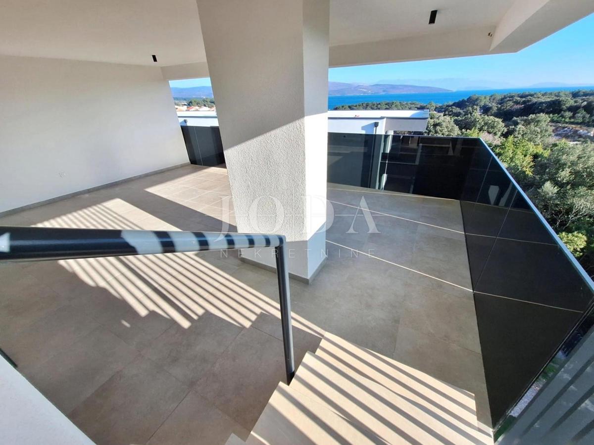 Luxury apartment with pool and terrace, city of Krk