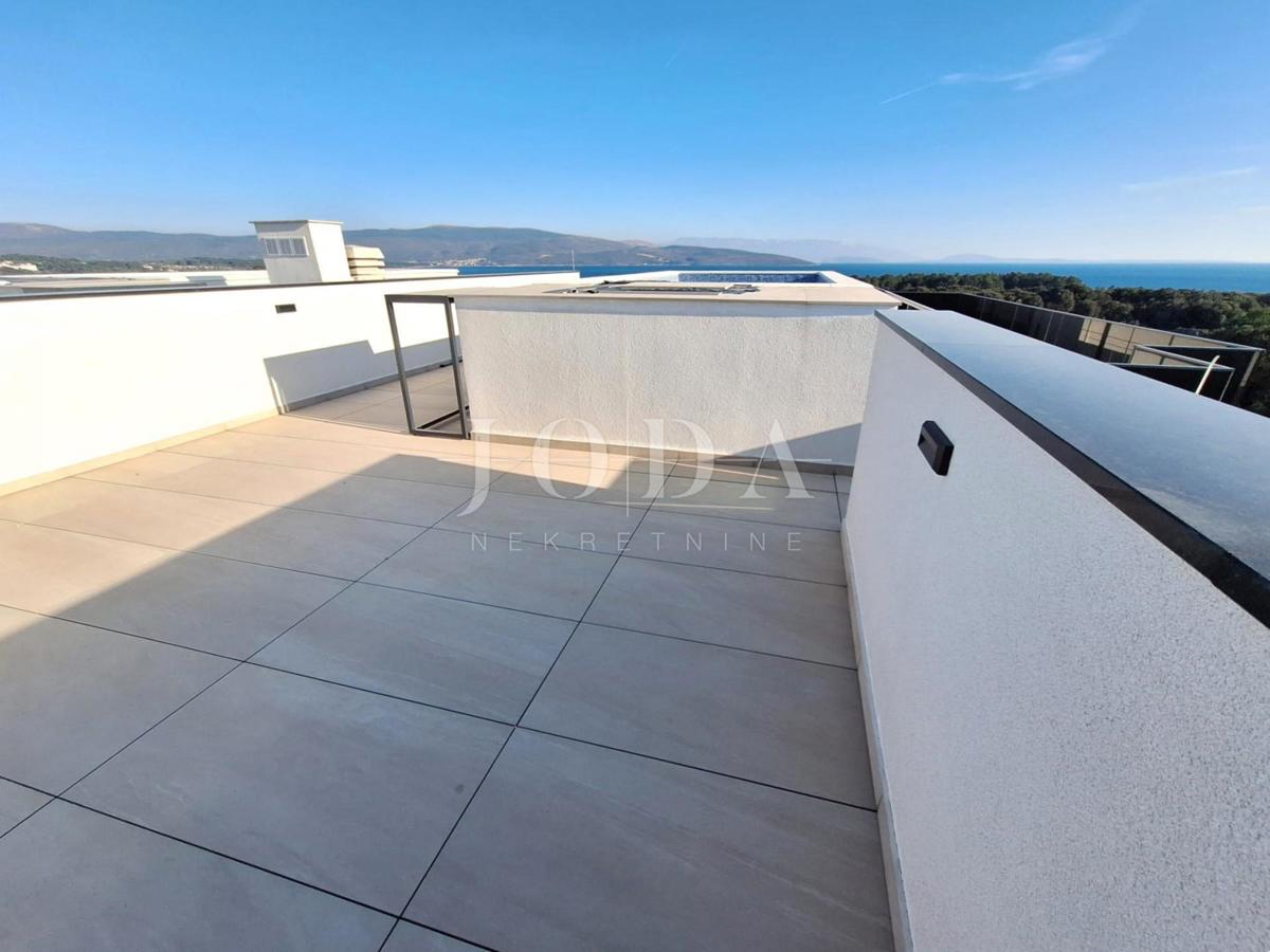 Luxury apartment with pool and terrace, city of Krk