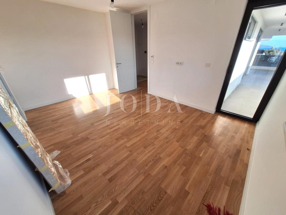 Luxury apartment with pool and terrace, city of Krk