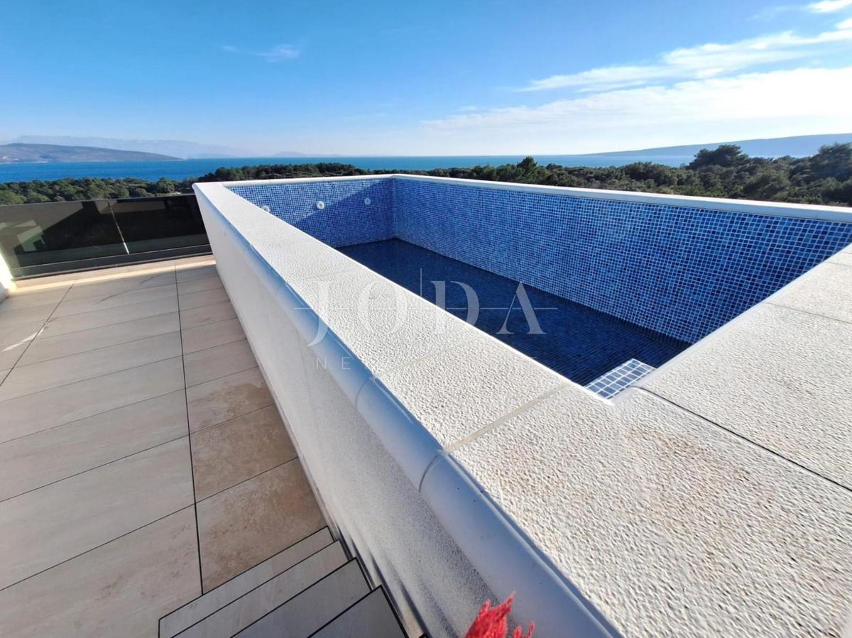 Luxury apartment with pool and terrace, city of Krk