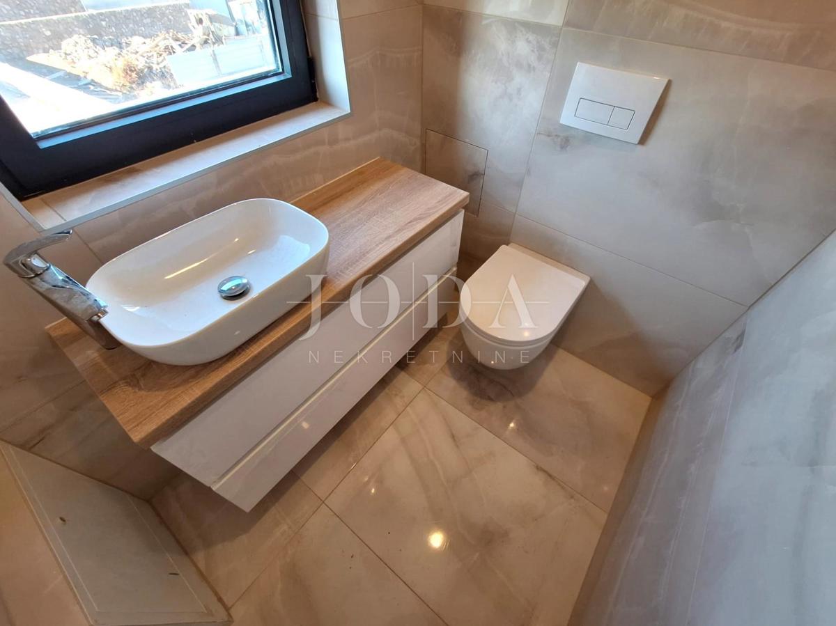 Luxury apartment with pool and terrace, city of Krk