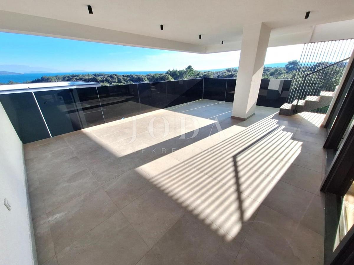 Luxury apartment with pool and terrace, city of Krk