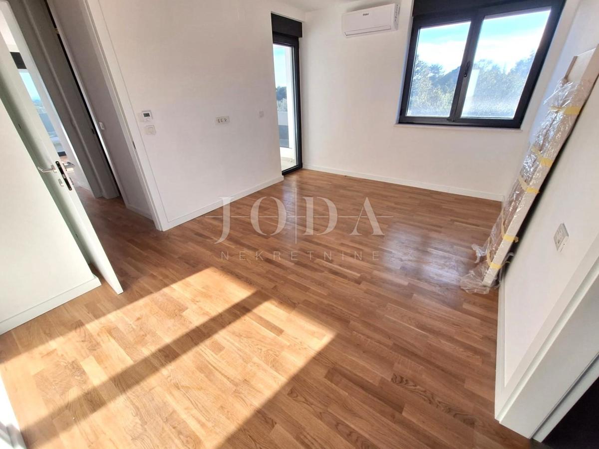 Luxury apartment with pool and terrace, city of Krk