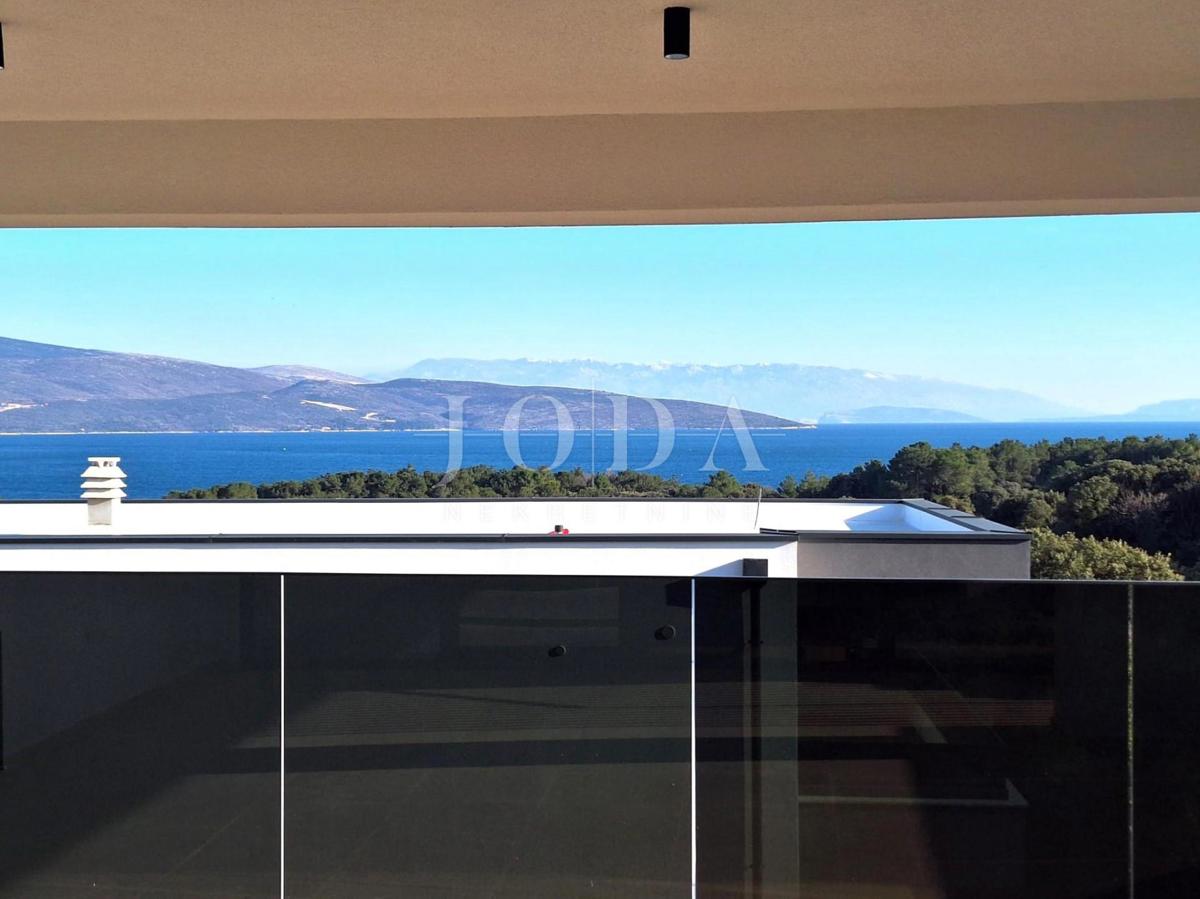 Luxury apartment with pool and terrace, city of Krk