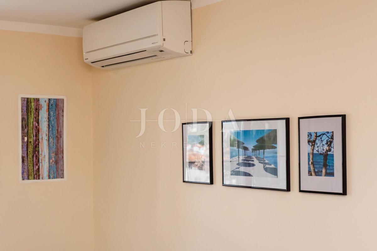 Beautiful house with several residential units and sea view, island of Krk