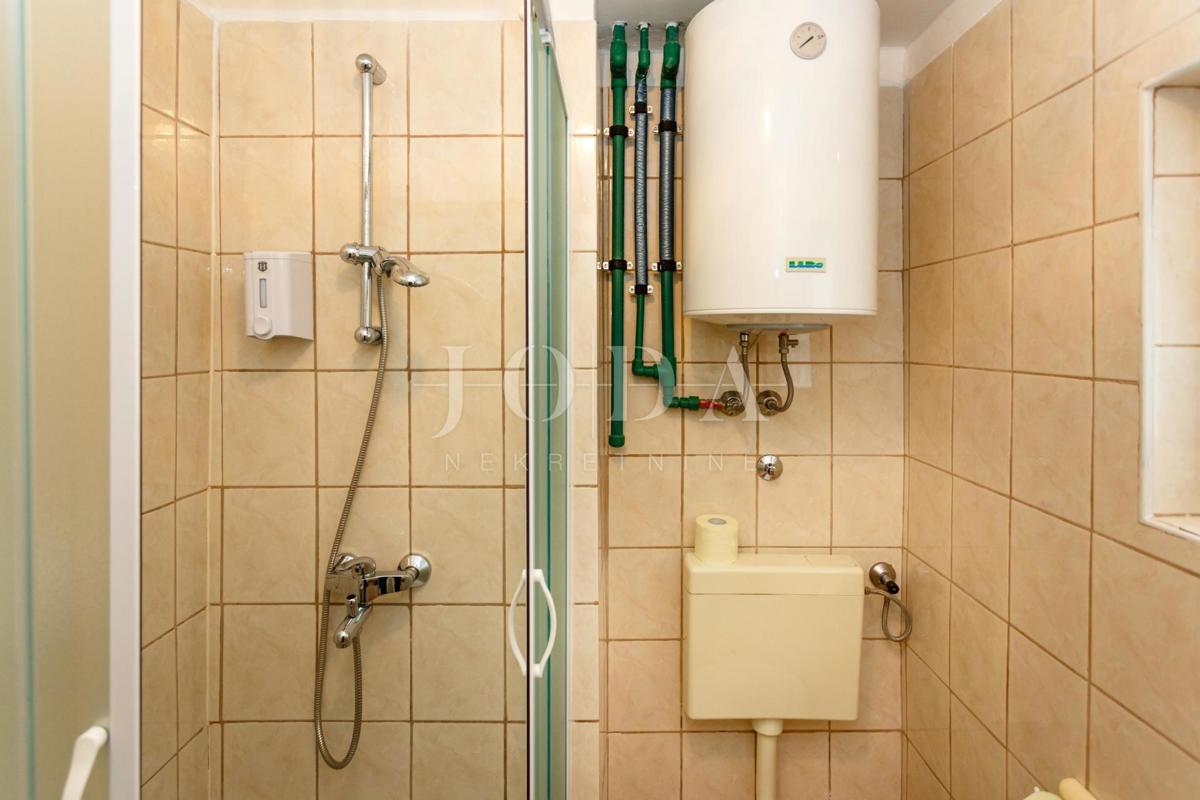 Beautiful house with several residential units and sea view, island of Krk