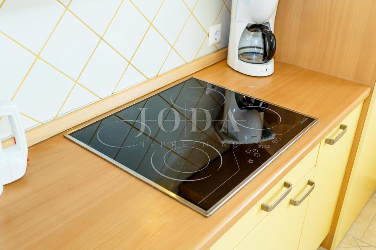 Beautiful house with several residential units and sea view, island of Krk