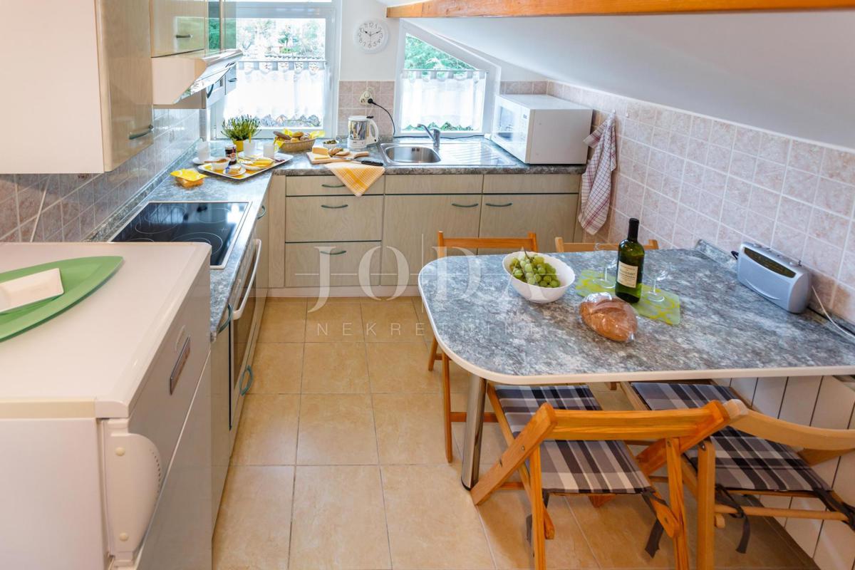 Beautiful house with several residential units and sea view, island of Krk