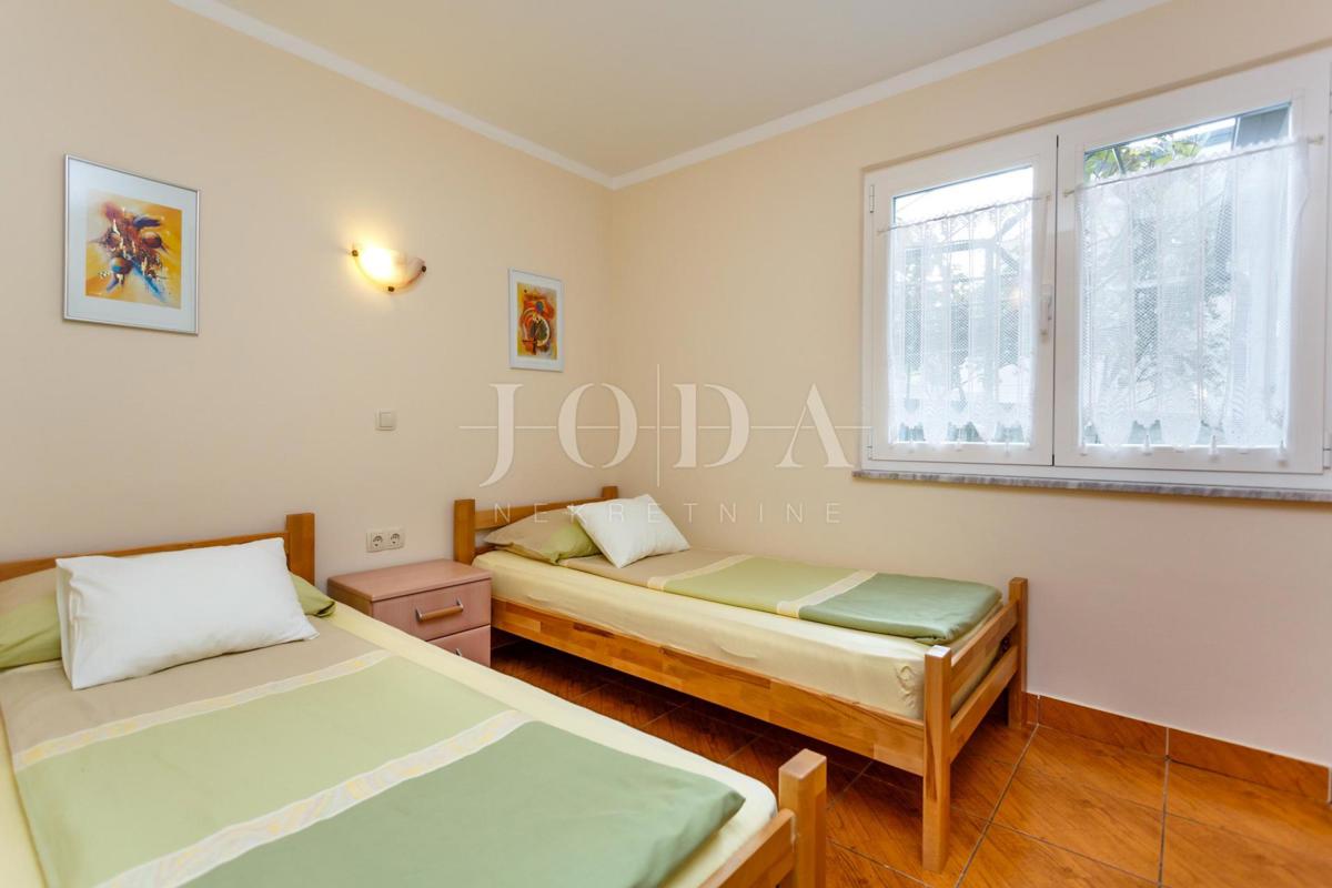 Beautiful house with several residential units and sea view, island of Krk