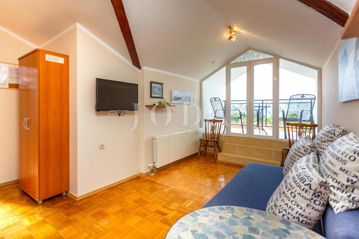 Beautiful house with several residential units and sea view, island of Krk