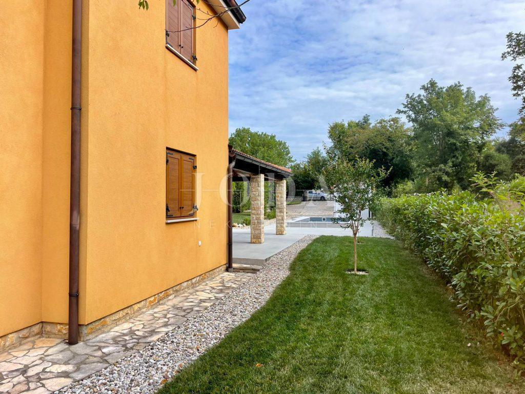 Detached house in a quiet location