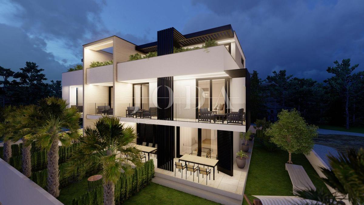 Centro di Krk, appartamento esclusivo con giardino e garage!